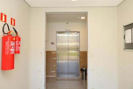 Apartamento para alugar com 32m², 2 quartos e sem vagaÁrea comum - Saguão do prédio