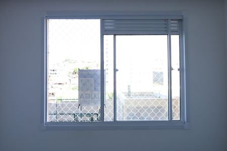 Apartamento para alugar com 32m², 2 quartos e sem vagaPlaca instalada na grade da janela do imóvel - Código da placa: KJFK-560