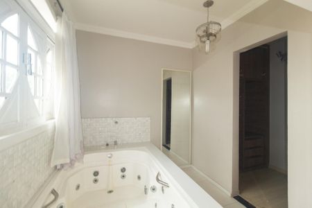 Casa para alugar com 200m², 4 quartos e 4 vagasBanheiro da Suíte