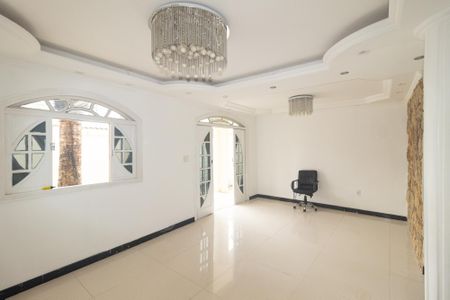 Casa para alugar com 200m², 4 quartos e 4 vagasSala