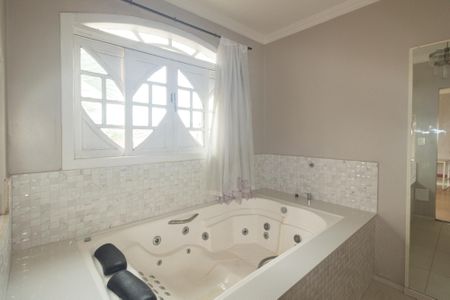 Casa para alugar com 200m², 4 quartos e 4 vagasBanheiro da Suíte