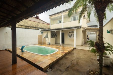 Casa para alugar com 200m², 4 quartos e 4 vagasQuintal