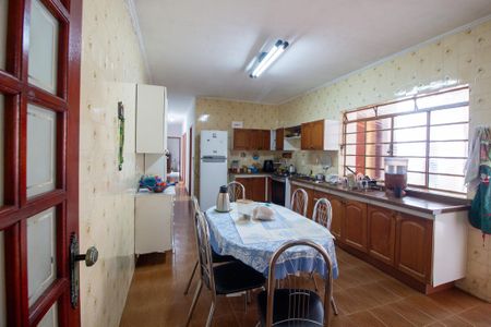 Casa para alugar com 400m², 3 quartos e 2 vagasCozinha 