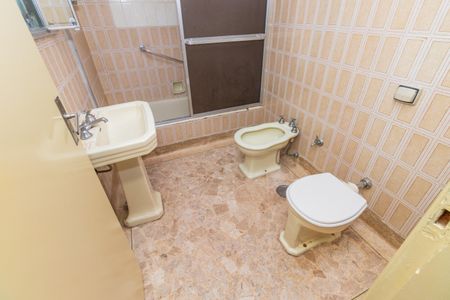 Casa à venda com 170m², 3 quartos e 3 vagas Casa à venda com 170m², 3 quartos e 3 vagasBanheiro