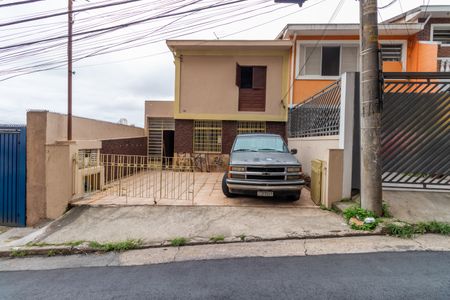 Casa à venda com 170m², 3 quartos e 3 vagas Casa à venda com 170m², 3 quartos e 3 vagasFachada