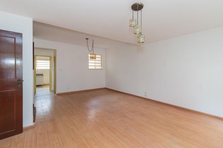 Casa à venda com 170m², 3 quartos e 3 vagas Casa à venda com 170m², 3 quartos e 3 vagasSala