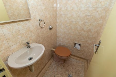 Casa à venda com 170m², 3 quartos e 3 vagas Casa à venda com 170m², 3 quartos e 3 vagasLavabo