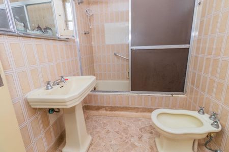 Casa à venda com 170m², 3 quartos e 3 vagas Casa à venda com 170m², 3 quartos e 3 vagasBanheiro