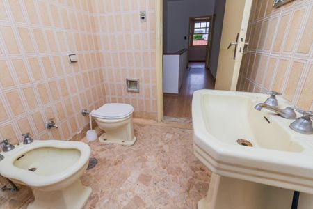 Casa à venda com 170m², 3 quartos e 3 vagas Casa à venda com 170m², 3 quartos e 3 vagasBanheiro