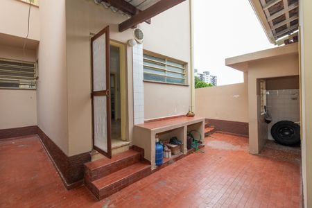 Casa à venda com 170m², 3 quartos e 3 vagas Casa à venda com 170m², 3 quartos e 3 vagasQuintal