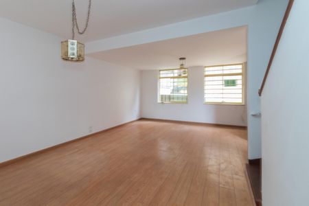 Casa à venda com 170m², 3 quartos e 3 vagas Casa à venda com 170m², 3 quartos e 3 vagasSala