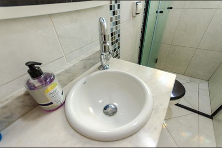 Casa à venda com 65m², 2 quartos e 2 vagas Casa à venda com 65m², 2 quartos e 2 vagasBanheiro