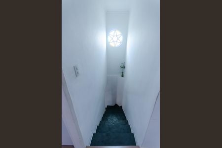 Escada de casa à venda com 2 quartos, 65m² em Vila Iorio, São Paulo