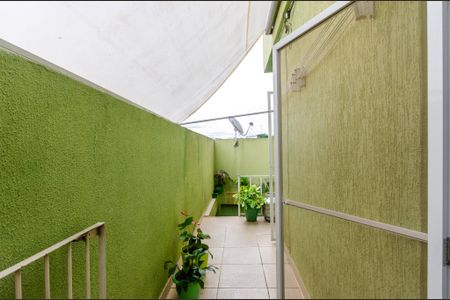 Casa à venda com 65m², 2 quartos e 2 vagas Casa à venda com 65m², 2 quartos e 2 vagasCorredor externo