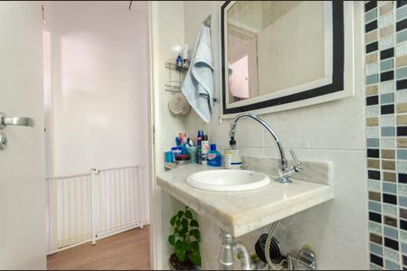 Casa à venda com 65m², 2 quartos e 2 vagas Casa à venda com 65m², 2 quartos e 2 vagasBanheiro