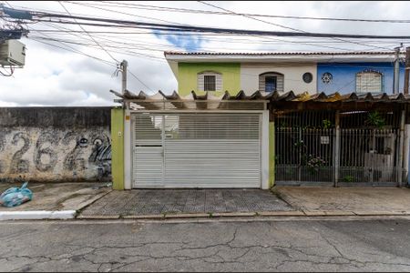 Casa à venda com 65m², 2 quartos e 2 vagas Casa à venda com 65m², 2 quartos e 2 vagasFachada