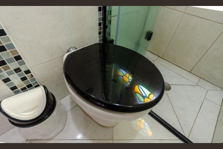 Casa à venda com 65m², 2 quartos e 2 vagas Casa à venda com 65m², 2 quartos e 2 vagasBanheiro