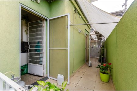 Casa à venda com 65m², 2 quartos e 2 vagas Casa à venda com 65m², 2 quartos e 2 vagasEntrada