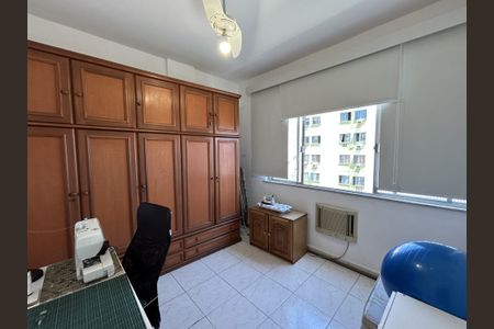 Apartamento à venda com 74m², 2 quartos e 1 vagaQuarto 2
