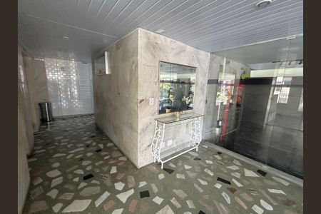 Apartamento à venda com 74m², 2 quartos e 1 vagaHall de entrada