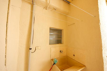 Casa à venda com 150m², 1 quarto e 2 vagas Casa à venda com 150m², 1 quarto e 2 vagasLavanderia - casa 1