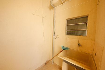 Casa à venda com 150m², 1 quarto e 2 vagas Casa à venda com 150m², 1 quarto e 2 vagasLavanderia - casa 1