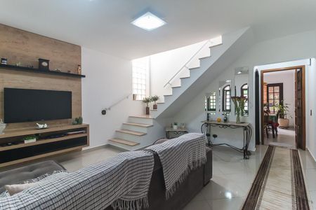 Sala de casa para alugar com 3 quartos, 190m² em Jardim Armenia, Mogi das Cruzes