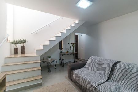 Sala de casa para alugar com 3 quartos, 190m² em Jardim Armenia, Mogi das Cruzes