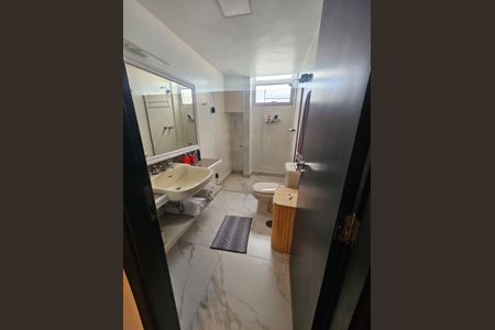 Apartamento à venda com 330m², 4 quartos e 4 vagas Apartamento à venda com 330m², 4 quartos e 4 vagasBanheiro