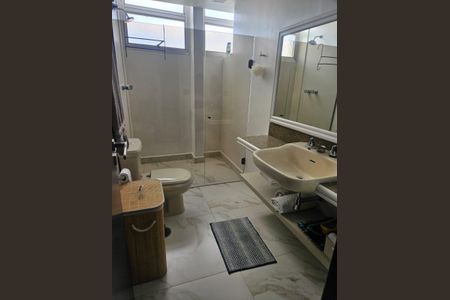 Apartamento à venda com 330m², 4 quartos e 4 vagas Apartamento à venda com 330m², 4 quartos e 4 vagasBanheiro