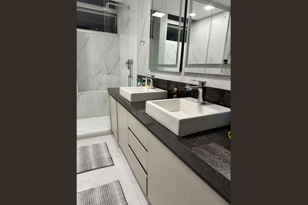 Apartamento à venda com 330m², 4 quartos e 4 vagas Apartamento à venda com 330m², 4 quartos e 4 vagasBanheiro