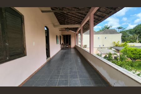 Casa para alugar com 1200m², 6 quartos e 8 vagas Casa para alugar com 1200m², 6 quartos e 8 vagasVaranda