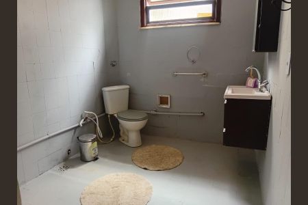 Casa para alugar com 1200m², 6 quartos e 8 vagas Casa para alugar com 1200m², 6 quartos e 8 vagasBanheiro