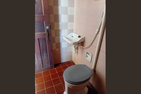 Casa para alugar com 1200m², 6 quartos e 8 vagas Casa para alugar com 1200m², 6 quartos e 8 vagasBanheiro