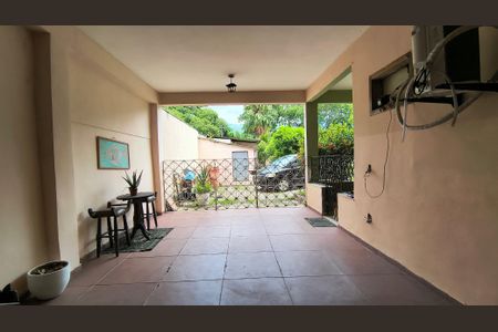 Casa para alugar com 1200m², 6 quartos e 8 vagas Casa para alugar com 1200m², 6 quartos e 8 vagasGaragem