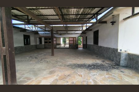 Casa para alugar com 1200m², 6 quartos e 8 vagas Casa para alugar com 1200m², 6 quartos e 8 vagasTerraço