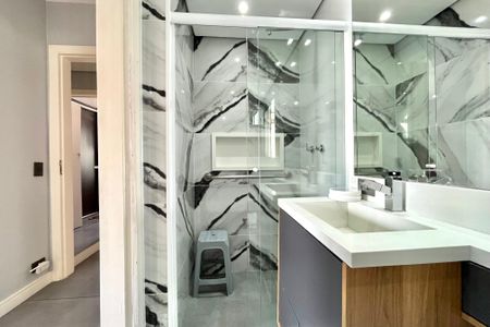 Apartamento à venda com 108m², 2 quartos e 2 vagasBanheiro da Suíte