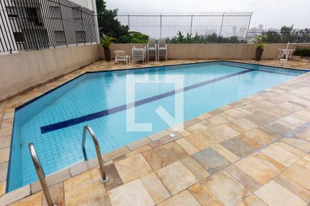 Apartamento à venda com 97m², 3 quartos e 2 vagas Apartamento à venda com 97m², 3 quartos e 2 vagasÁrea comum - Piscina