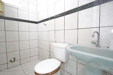 Banheiro de apartamento para alugar com 1 quarto, 23m² em Cajuru, Curitiba