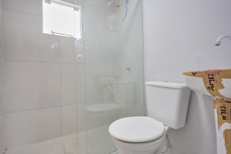 Banheiro de apartamento para alugar com 1 quarto, 23m² em Cajuru, Curitiba