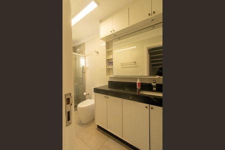 Casa para alugar com 270m², 4 quartos e 2 vagasBanheiro Social