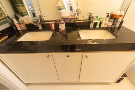 Casa para alugar com 270m², 4 quartos e 2 vagasBanheiro da Suite