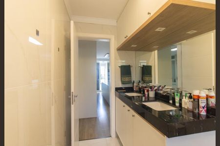 Casa para alugar com 270m², 4 quartos e 2 vagasBanheiro da Suite