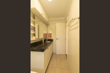 Casa para alugar com 270m², 4 quartos e 2 vagasBanheiro Social