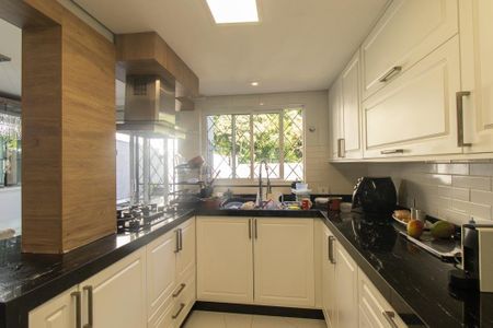 Casa para alugar com 270m², 4 quartos e 2 vagasCozinha