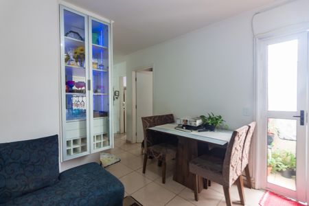 Sala  de apartamento para alugar com 2 quartos, 48m² em Veloso, Osasco