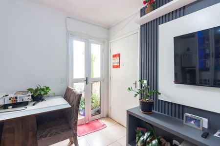 Sala  de apartamento para alugar com 2 quartos, 48m² em Veloso, Osasco