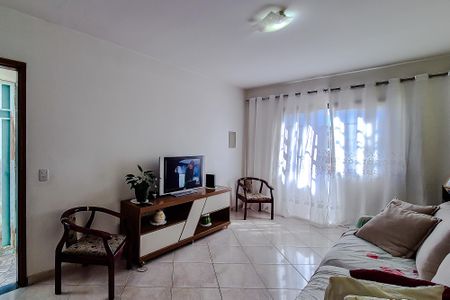Casa à venda com 25m², 2 quartos e 2 vagasSala