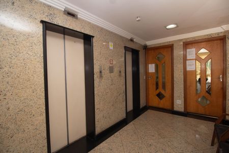 Apartamento para alugar com 75m², 3 quartos e 1 vaga Apartamento para alugar com 75m², 3 quartos e 1 vagaHall social - Elevadores