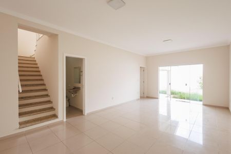 Sala de casa de condomínio para alugar com 4 quartos, 250m² em Condomínio Vale do Sol, Taubaté